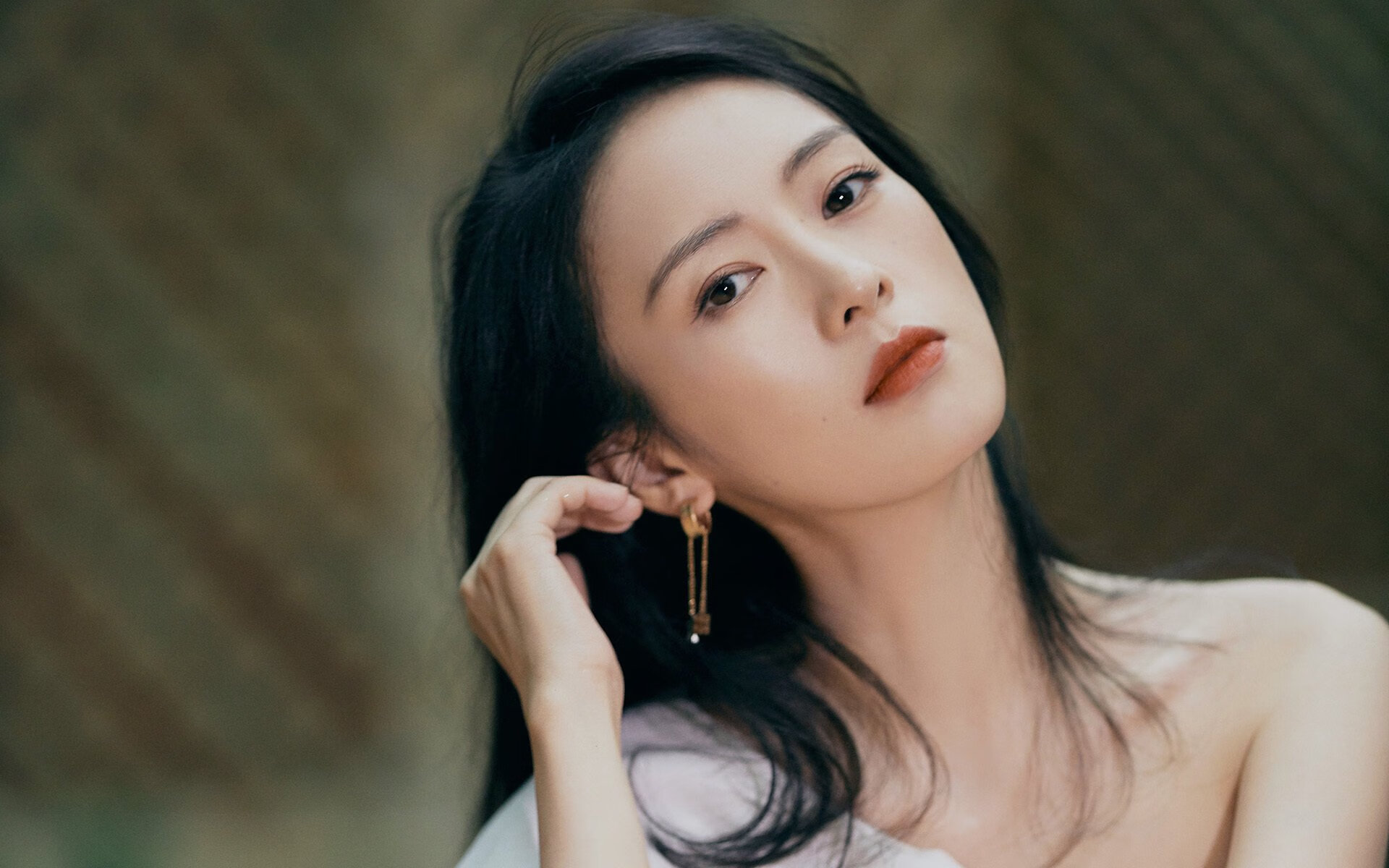 国际热身赛国足逆袭 球员拼劲值得肯定，国足热身赛比赛结果