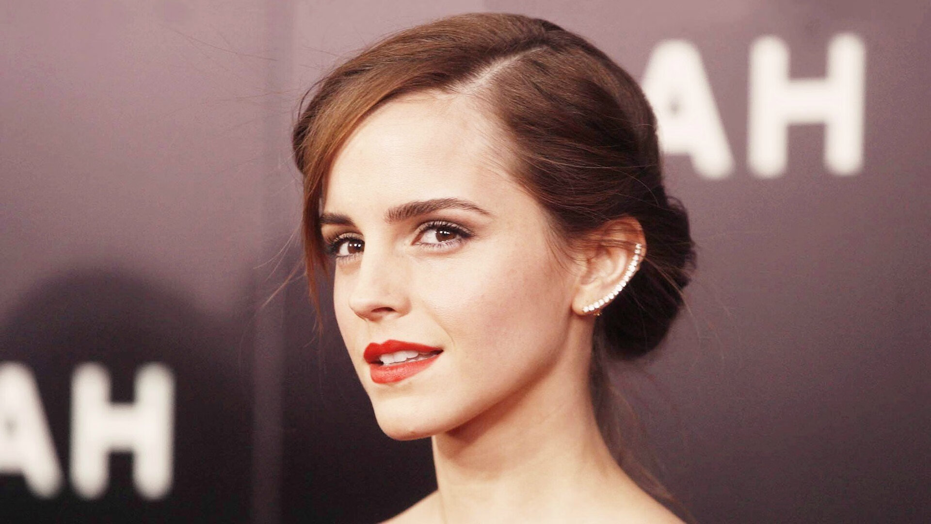 张伟丽赛场表现获赞格斗冠军赛，张伟丽最新格斗比赛视频