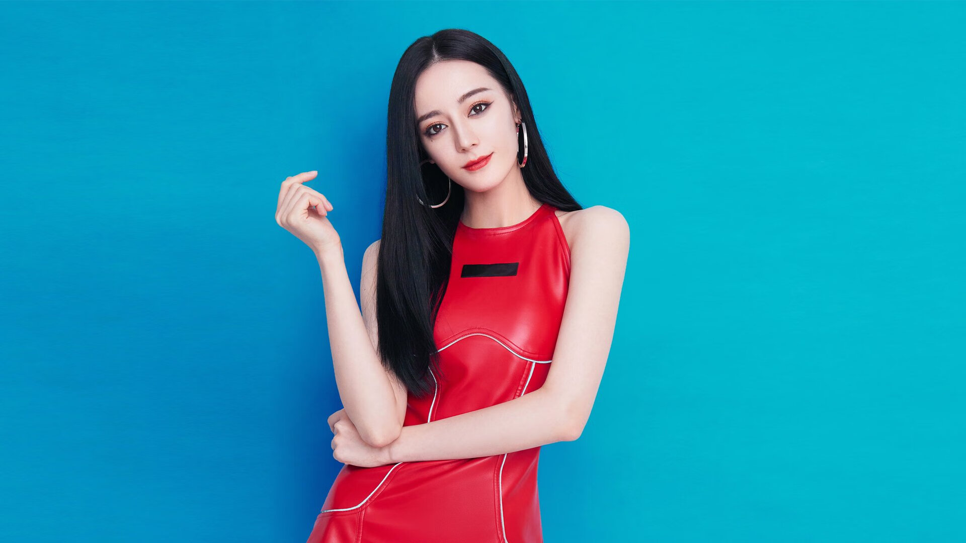 五大联赛红牌频发引发判罚尺度讨论，五大联赛奖牌