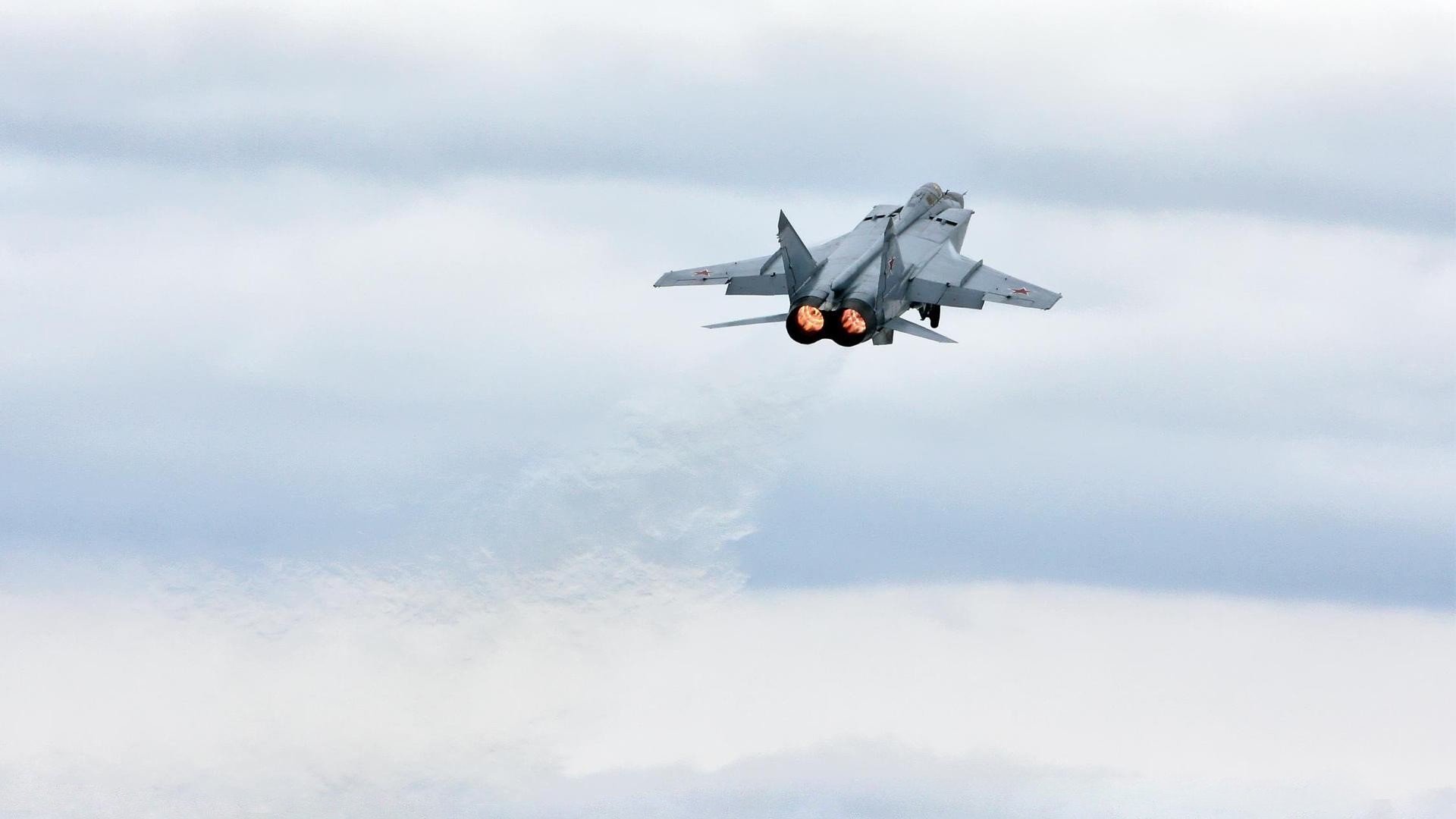 创新未来：青少年篮球、足球等项目联合举办的系列竞赛